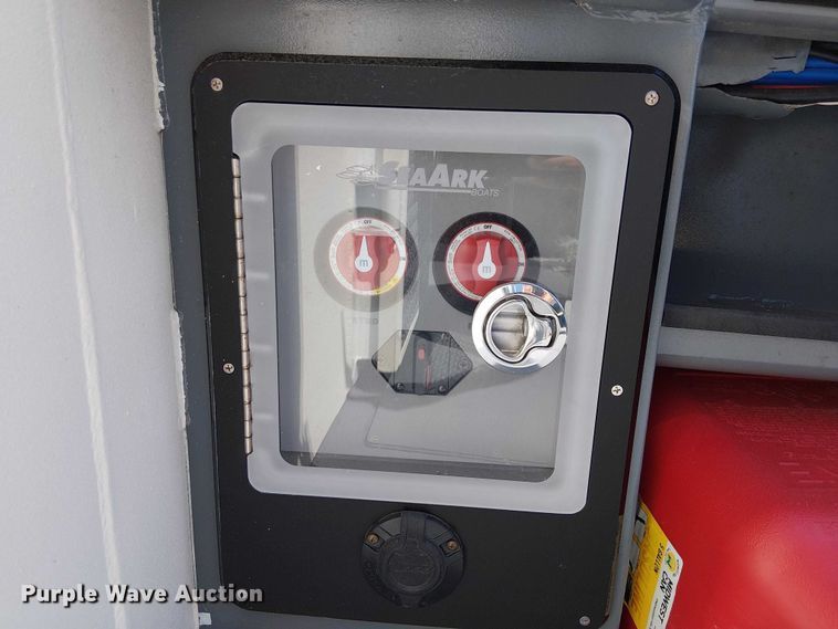 image for item EE5225 1992 SeaArk boat