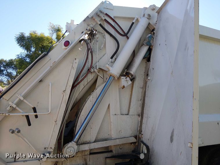 image for item EE5227 2012 International WorkStar 7600 refuse truck