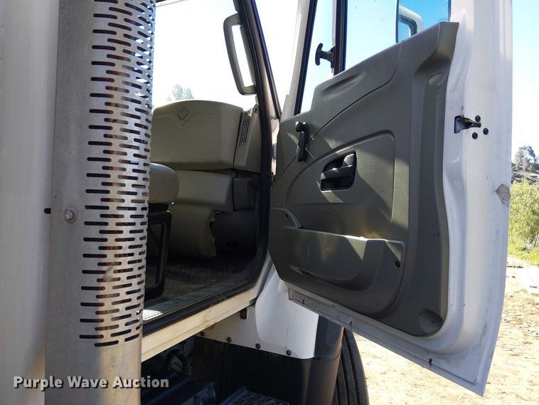 image for item EE5227 2012 International WorkStar 7600 refuse truck