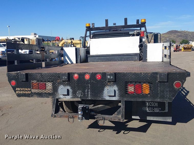 image for item EE5236 2002 Chevrolet Silverado 3500 flatbed pickup truck