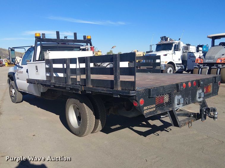 image for item EE5236 2002 Chevrolet Silverado 3500 flatbed pickup truck