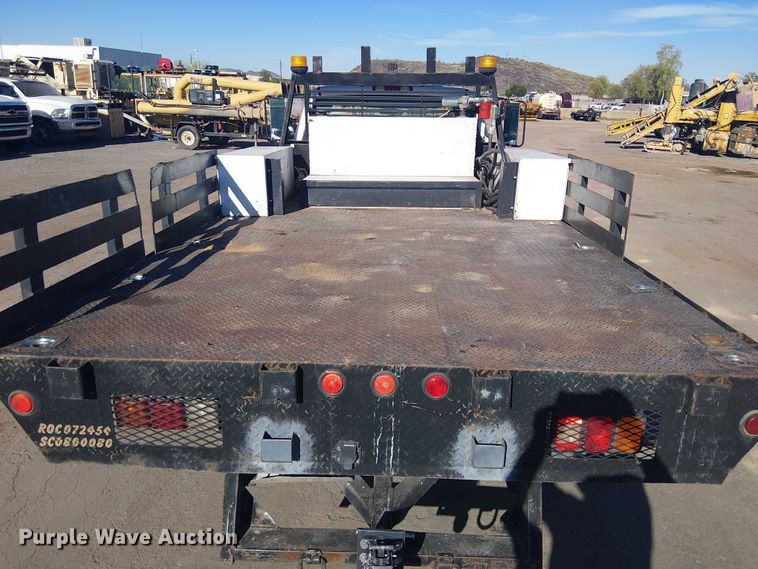 image for item EE5236 2002 Chevrolet Silverado 3500 flatbed pickup truck