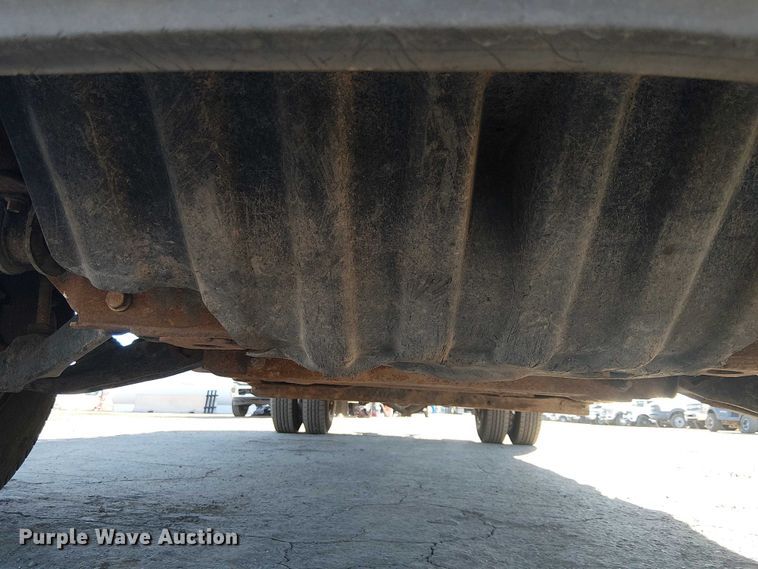 image for item EE5236 2002 Chevrolet Silverado 3500 flatbed pickup truck