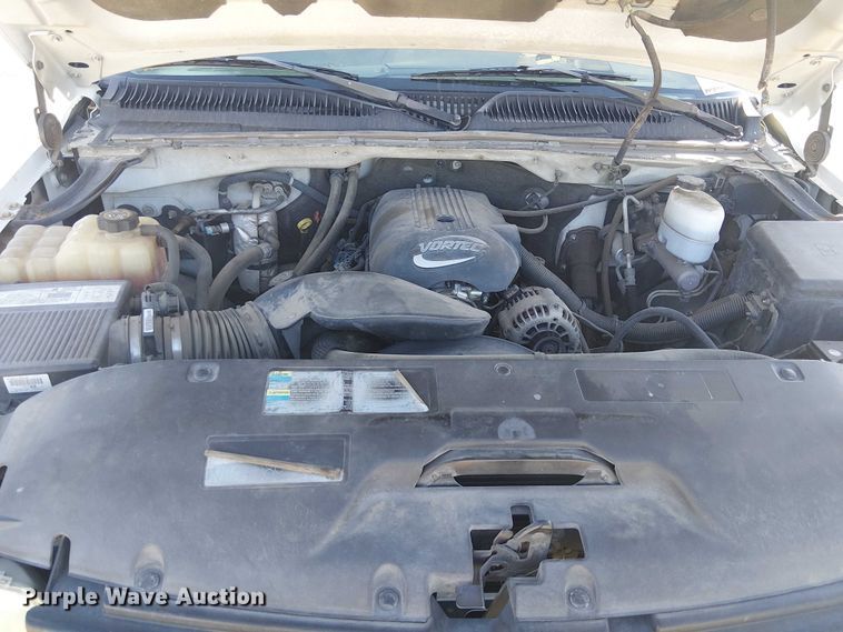 image for item EE5236 2002 Chevrolet Silverado 3500 flatbed pickup truck