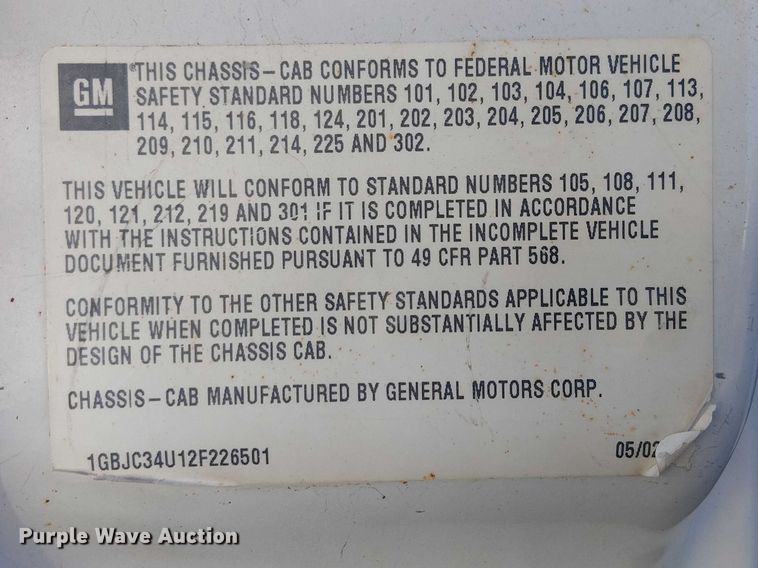 image for item EE5236 2002 Chevrolet Silverado 3500 flatbed pickup truck