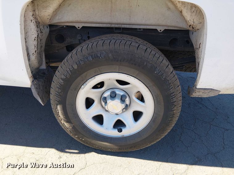 image for item EE5242 2015 Chevrolet Silverado 1500 Ext. Cab pickup truck