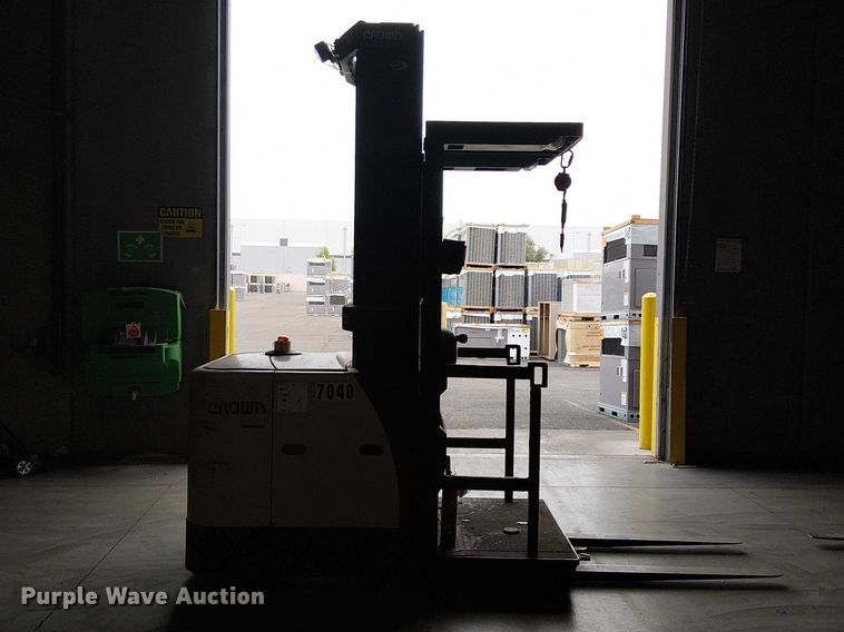 image for item EE5255 2016 Crown SP3520-30 order picker