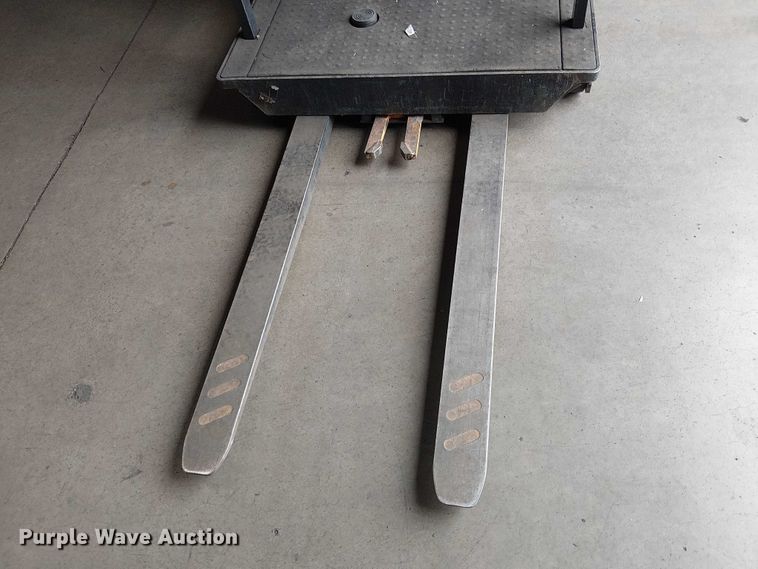 image for item EE5255 2016 Crown SP3520-30 order picker