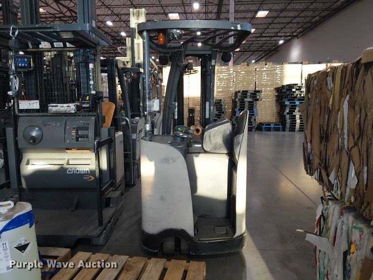 image for item EE5256 2017 Crown RC5545-40 forklift
