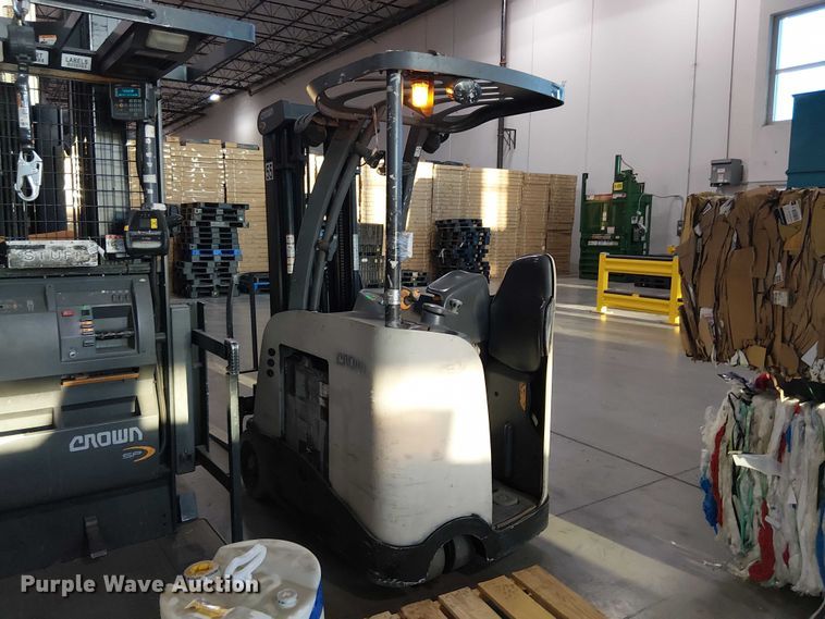 image for item EE5256 2017 Crown RC5545-40 forklift