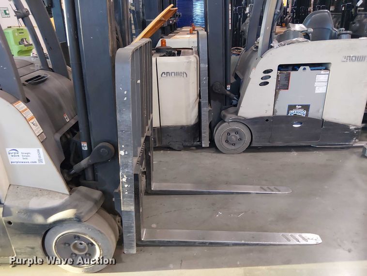 image for item EE5256 2017 Crown RC5545-40 forklift