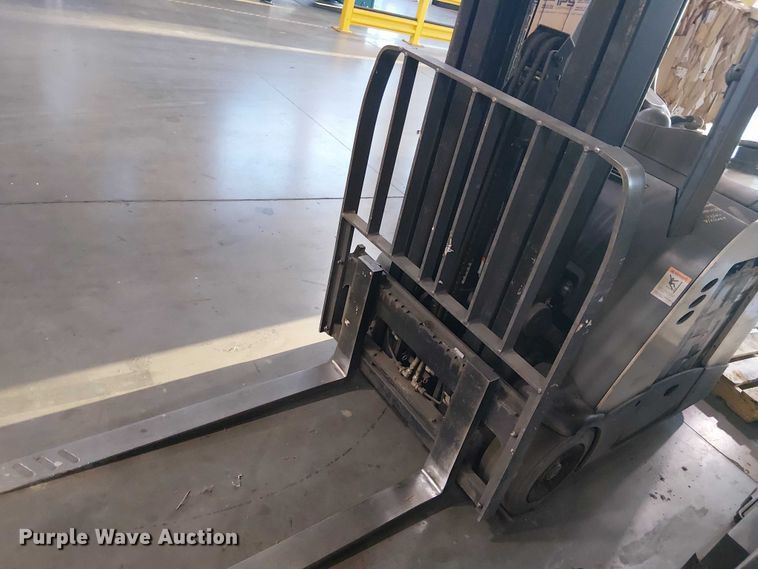 image for item EE5256 2017 Crown RC5545-40 forklift