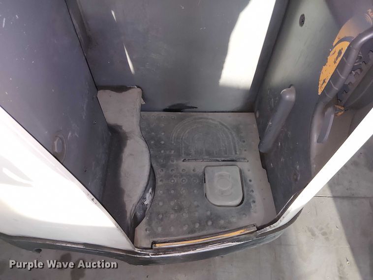 image for item EE5256 2017 Crown RC5545-40 forklift