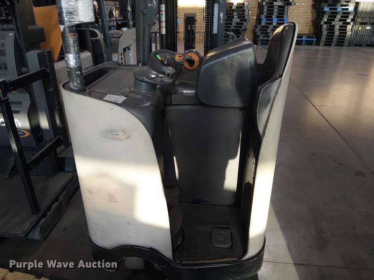 image for item EE5256 2017 Crown RC5545-40 forklift