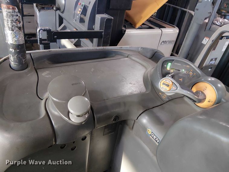image for item EE5256 2017 Crown RC5545-40 forklift
