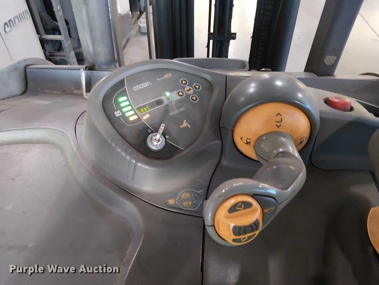 image for item EE5256 2017 Crown RC5545-40 forklift