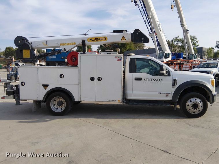 image for item EE5291 2017 Ford F550 utility / service truck