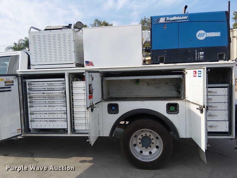 image for item EE5291 2017 Ford F550 utility / service truck