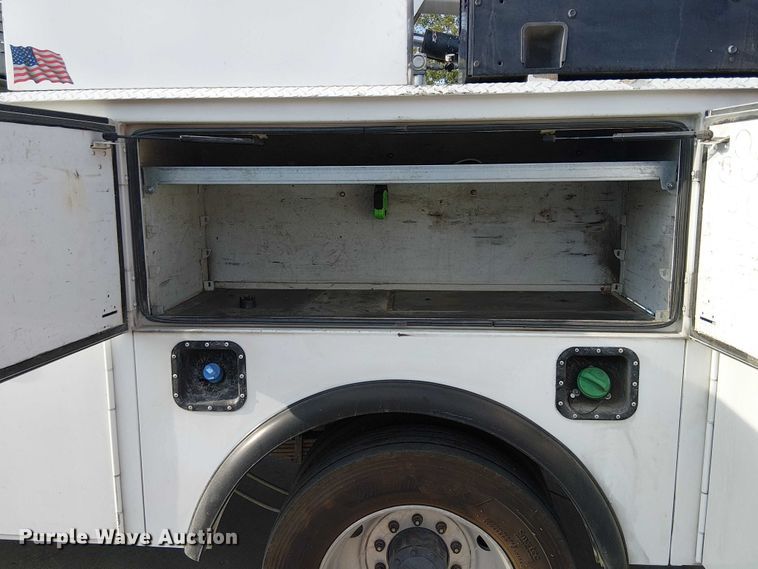 image for item EE5291 2017 Ford F550 utility / service truck