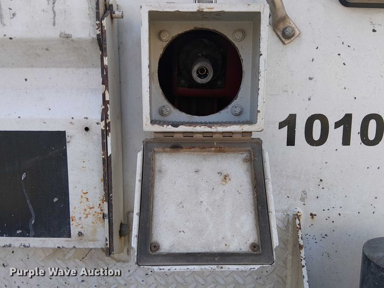 image for item EE5291 2017 Ford F550 utility / service truck