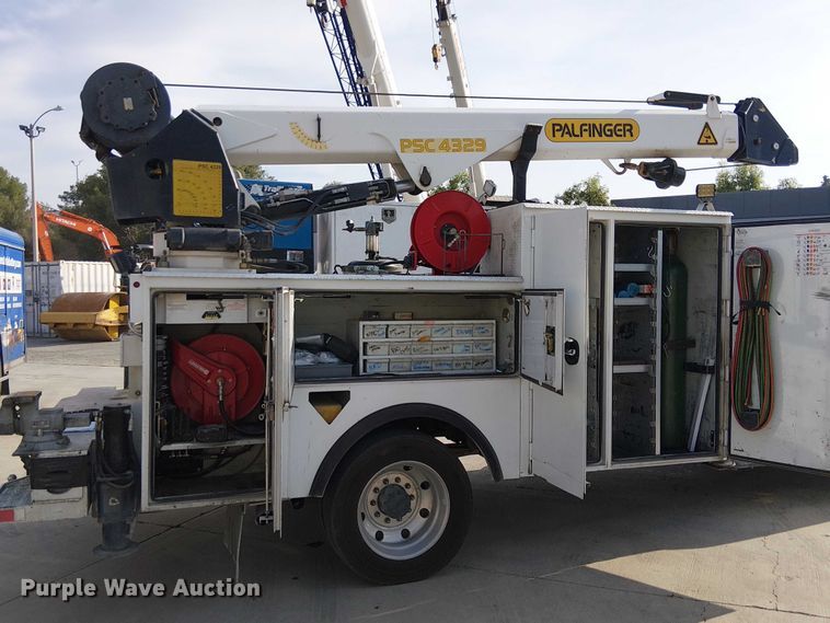 image for item EE5291 2017 Ford F550 utility / service truck