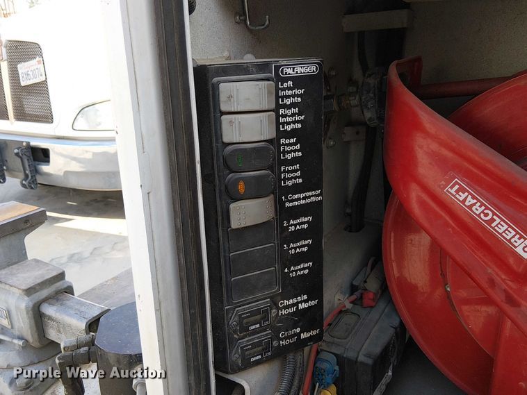 image for item EE5291 2017 Ford F550 utility / service truck