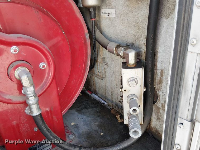 image for item EE5291 2017 Ford F550 utility / service truck