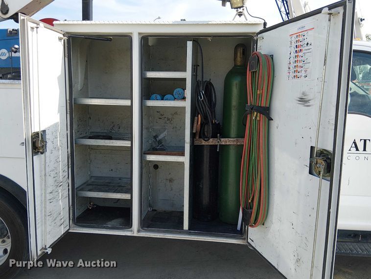 image for item EE5291 2017 Ford F550 utility / service truck