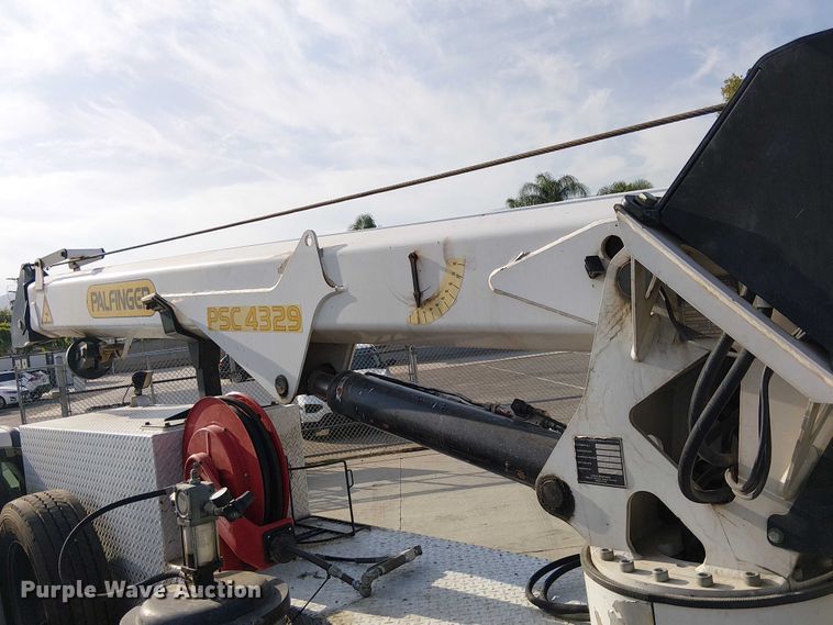 image for item EE5291 2017 Ford F550 utility / service truck