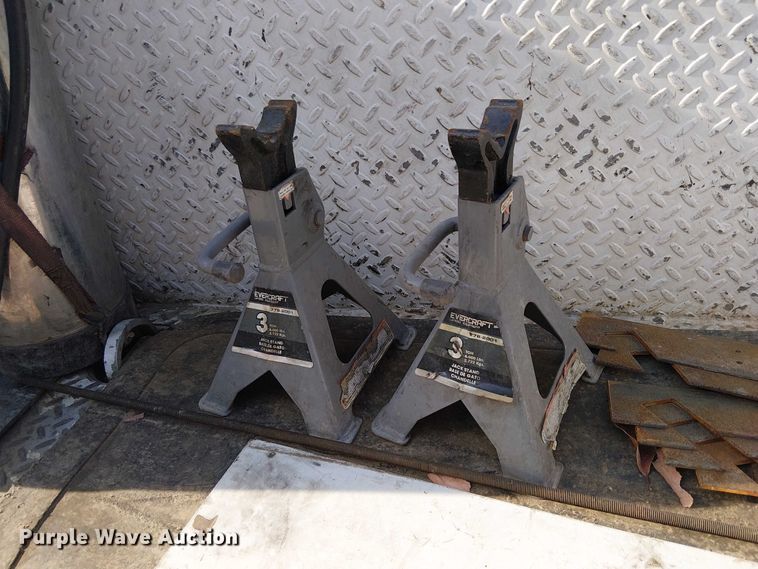 image for item EE5291 2017 Ford F550 utility / service truck