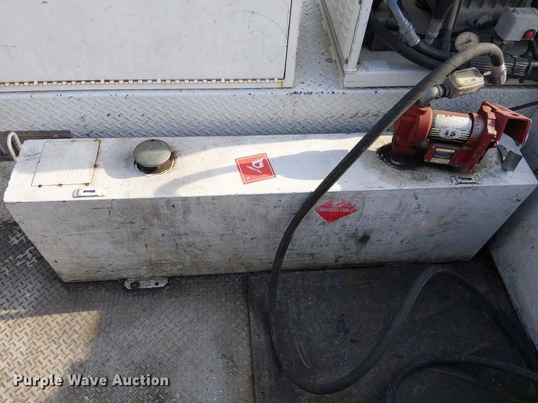 image for item EE5291 2017 Ford F550 utility / service truck