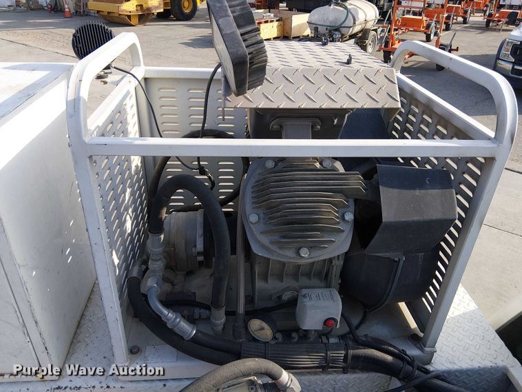 image for item EE5291 2017 Ford F550 utility / service truck