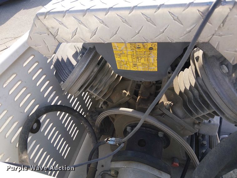 image for item EE5291 2017 Ford F550 utility / service truck