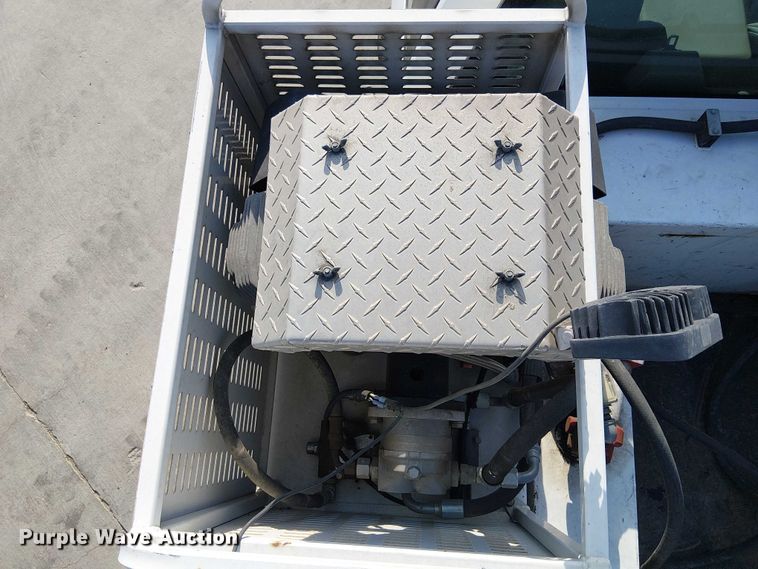 image for item EE5291 2017 Ford F550 utility / service truck