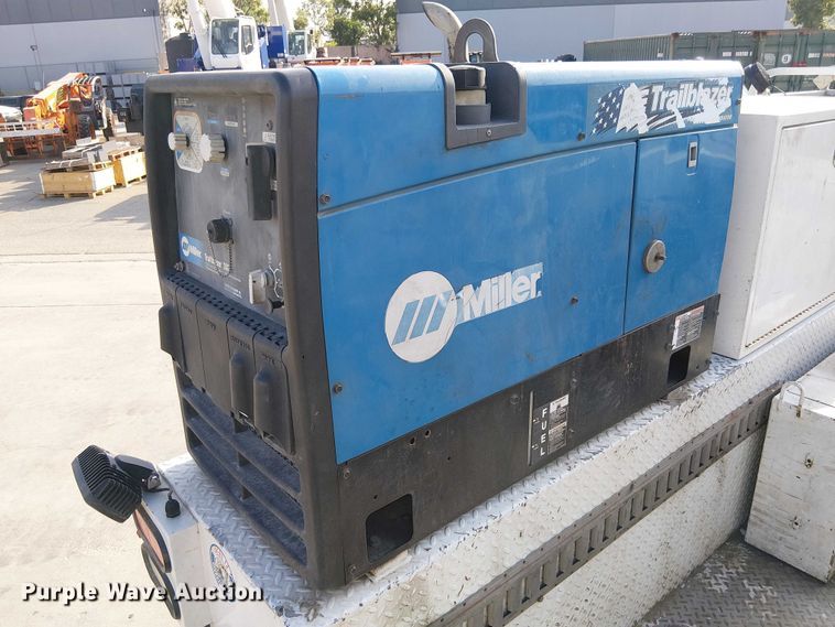 image for item EE5291 2017 Ford F550 utility / service truck