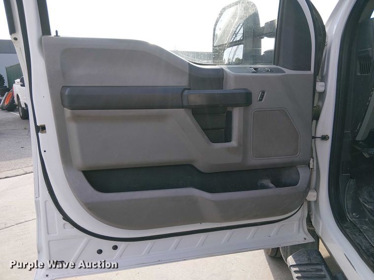 image for item EE5291 2017 Ford F550 utility / service truck