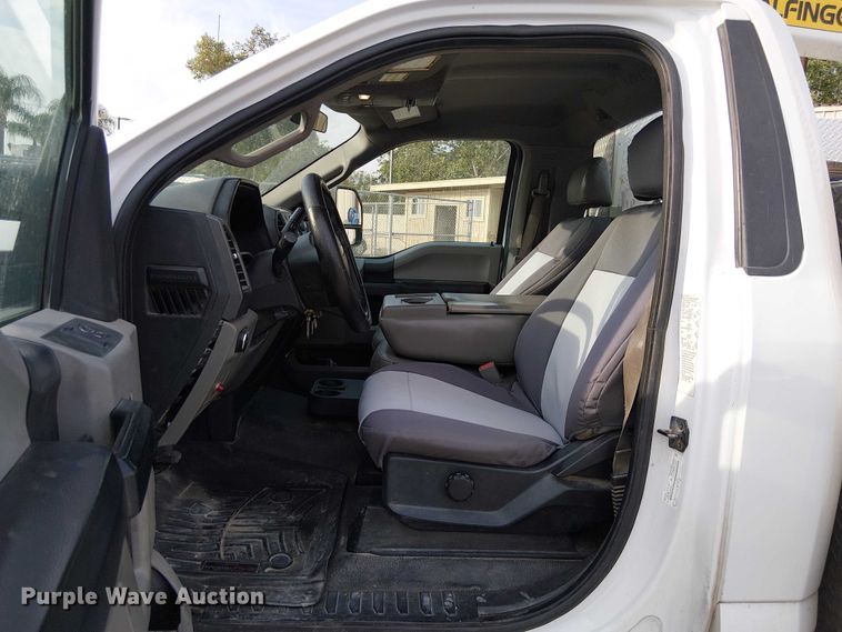 image for item EE5291 2017 Ford F550 utility / service truck