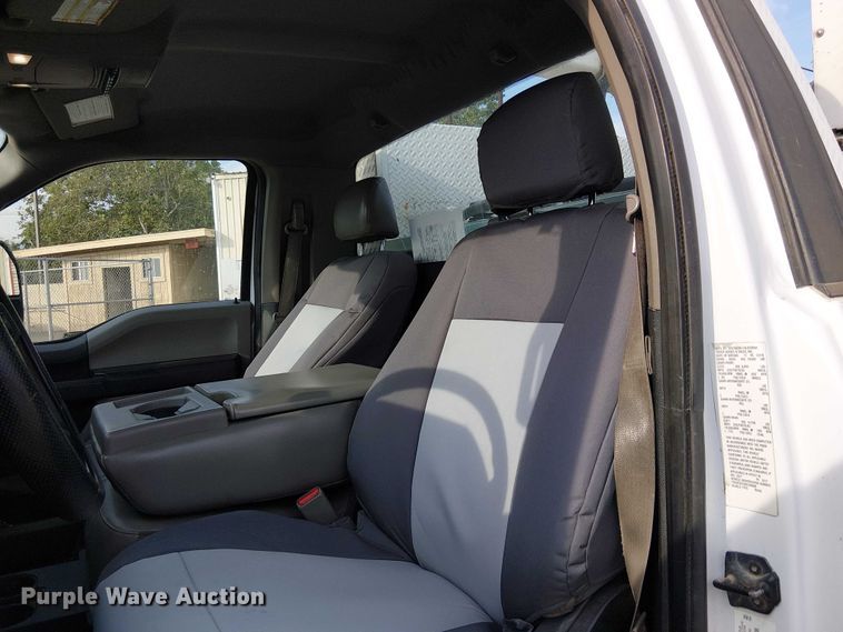 image for item EE5291 2017 Ford F550 utility / service truck