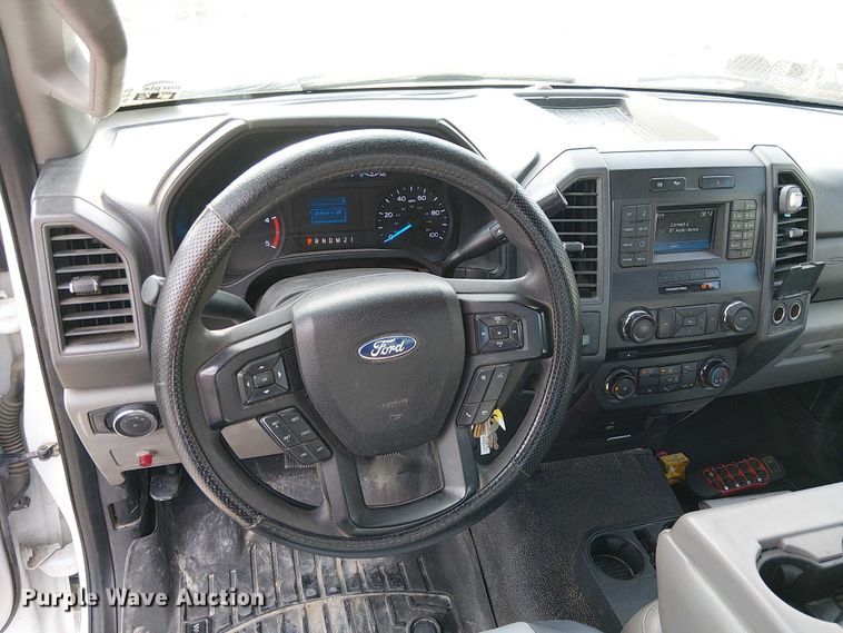 image for item EE5291 2017 Ford F550 utility / service truck