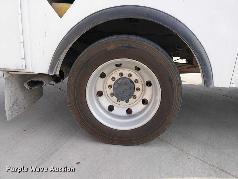 image for item EE5291 2017 Ford F550 utility / service truck