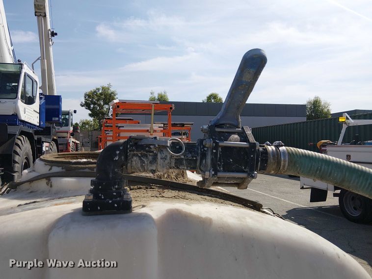 image for item EE5294 Tank trailer