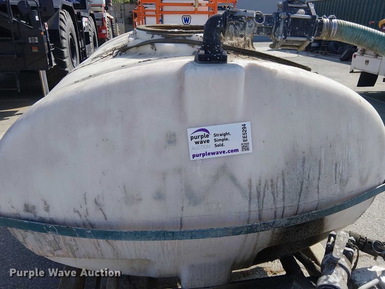 image for item EE5294 Tank trailer