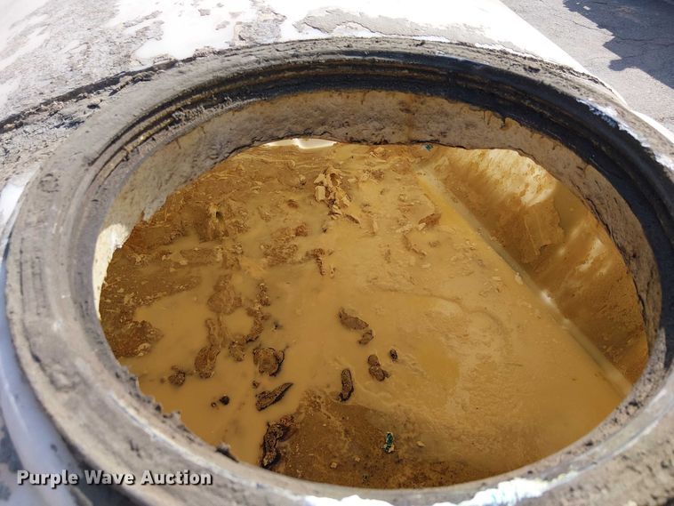 image for item EE5294 Tank trailer