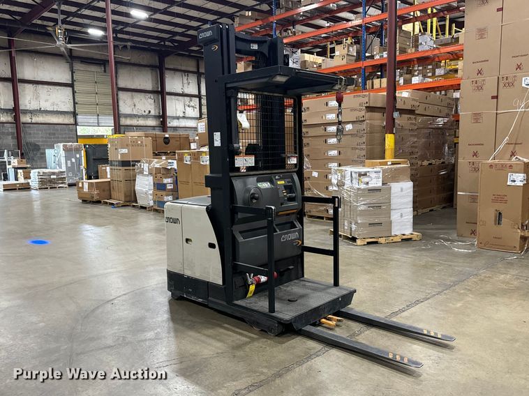 image for item EF1050 2019 Crown SP3520-30 order picker