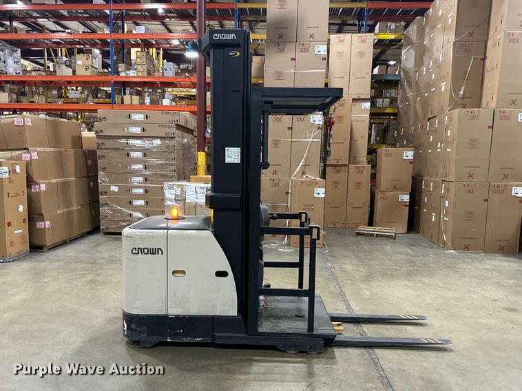 image for item EF1050 2019 Crown SP3520-30 order picker