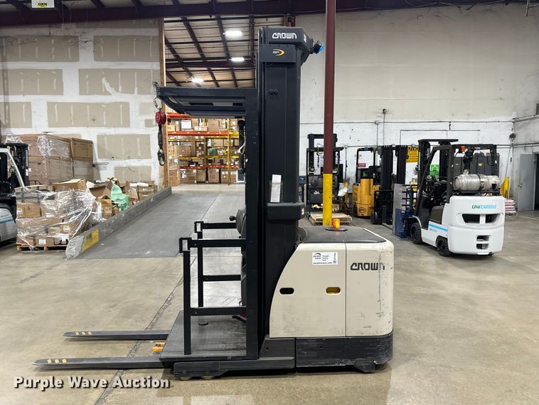 image for item EF1050 2019 Crown SP3520-30 order picker