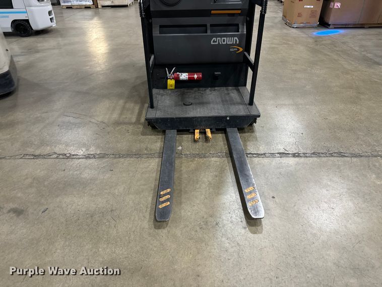 image for item EF1050 2019 Crown SP3520-30 order picker
