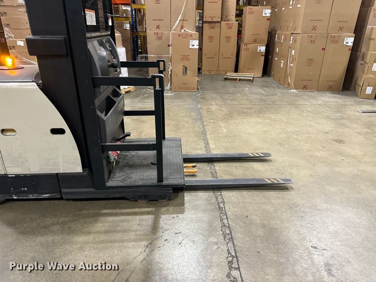 image for item EF1050 2019 Crown SP3520-30 order picker