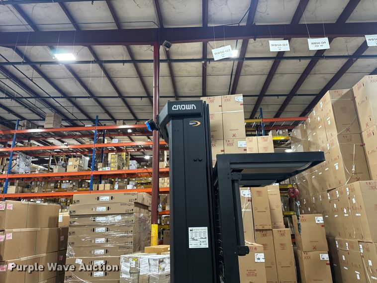 image for item EF1050 2019 Crown SP3520-30 order picker