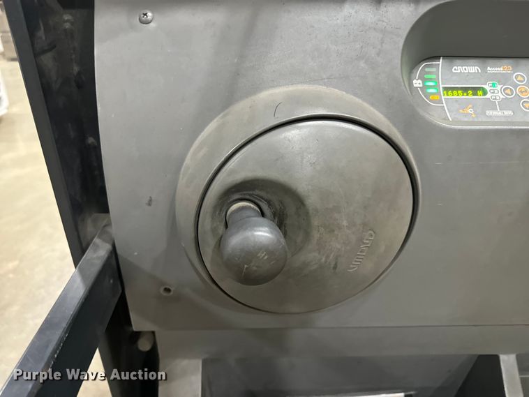 image for item EF1050 2019 Crown SP3520-30 order picker